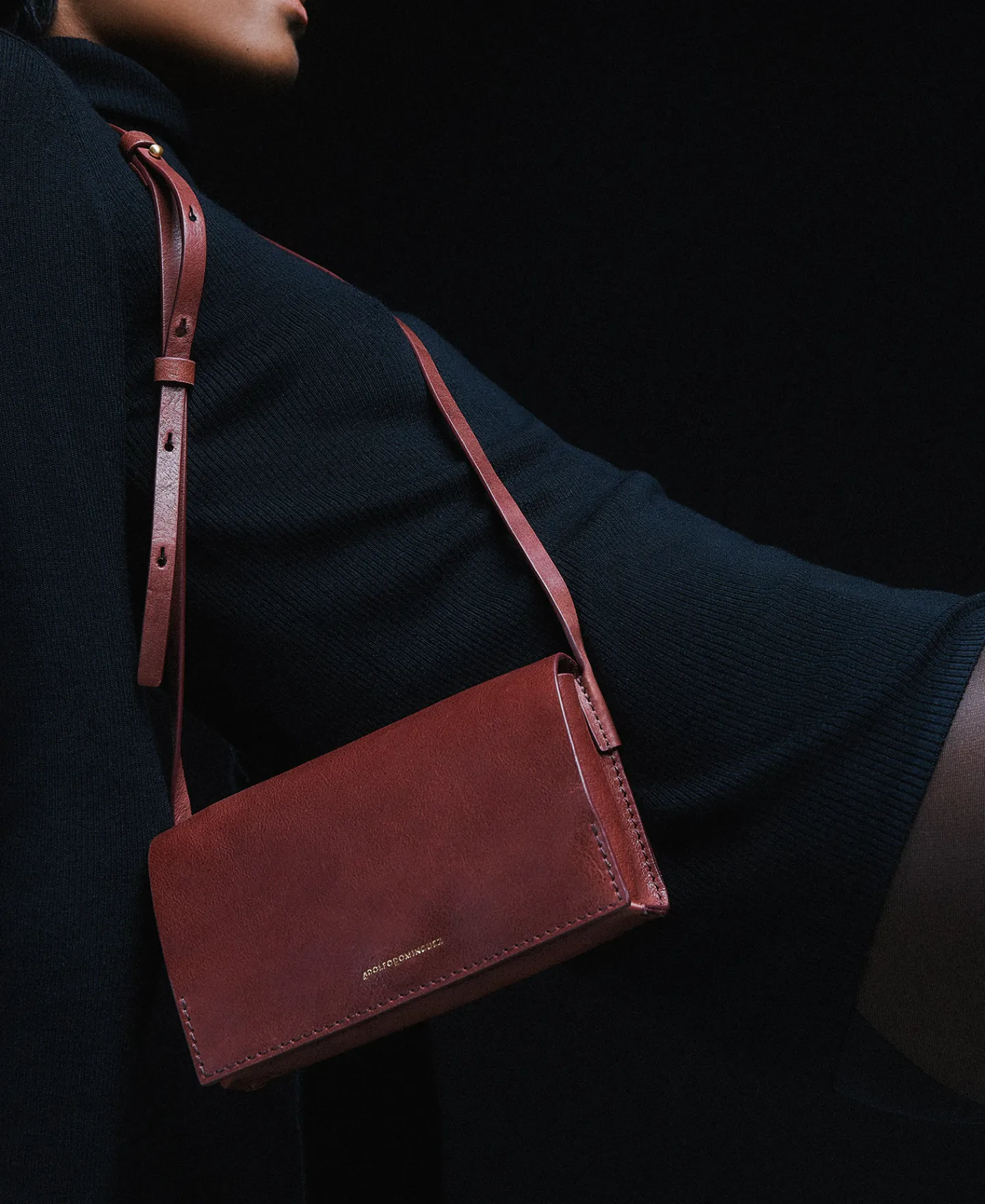 Adolfo Dominguez Bolsos>Bandolera En Piel Vaqueta Burdeos